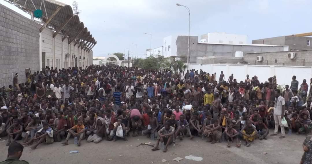الحوثيون طلبوا من اللاجئين تلاوة الصلوات الأخيرة قبل رميهم بمقذوفات