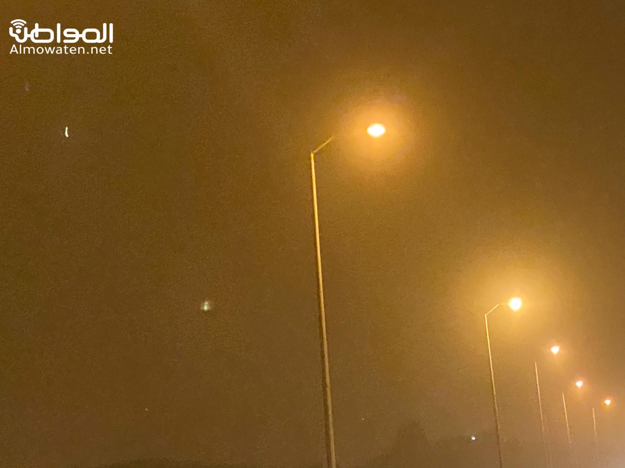 أتربة مثارة وسحب رعدية على الرياض حتى الساعات الأولى من الصباح