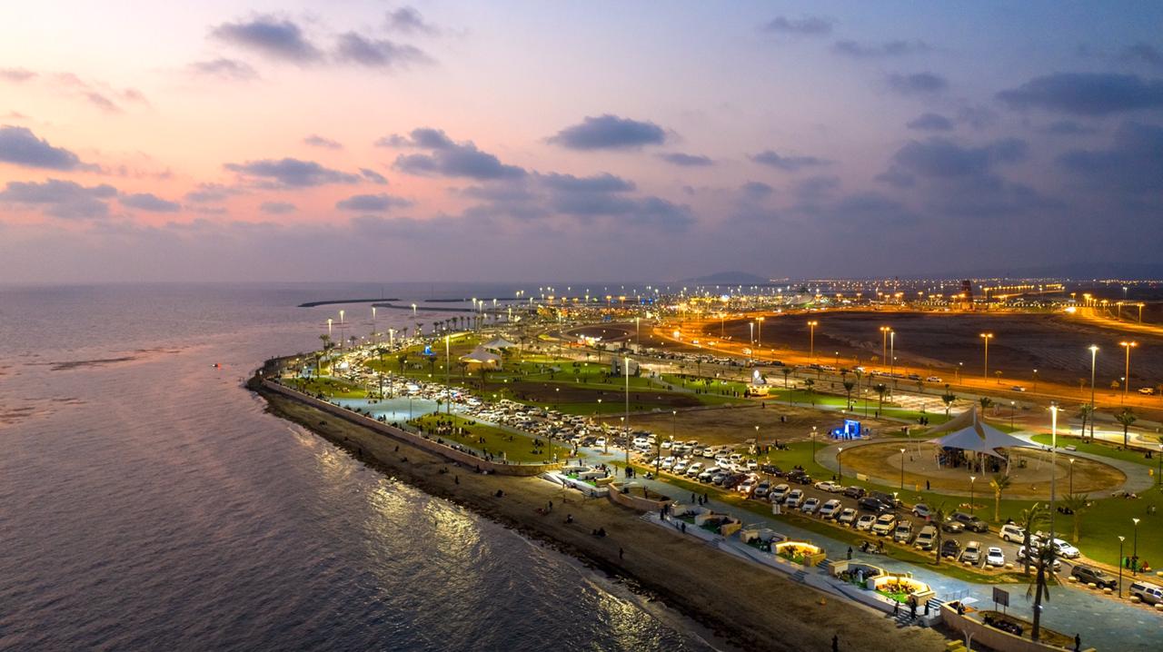 الحريضة تستقطب المستثمرين في واجهتها البحرية