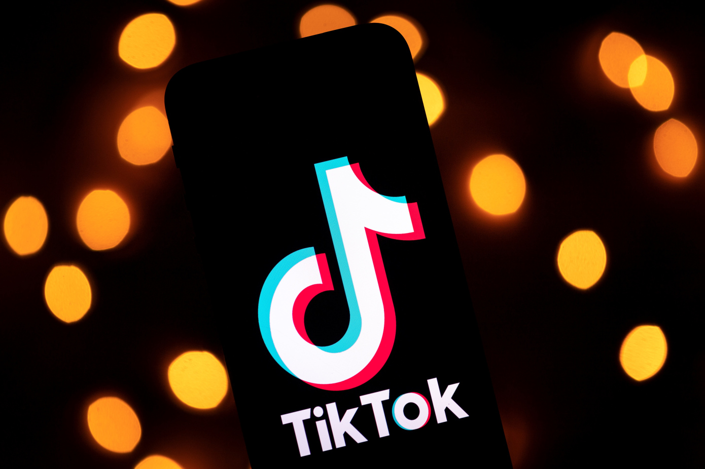 TikTok يتيح ميزة جديدة للحد من التنمر 