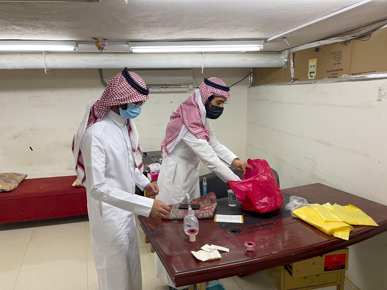 ضبط عيادة سرية مخالفة داخل صيدلية لوافد آسيوي في الرياض