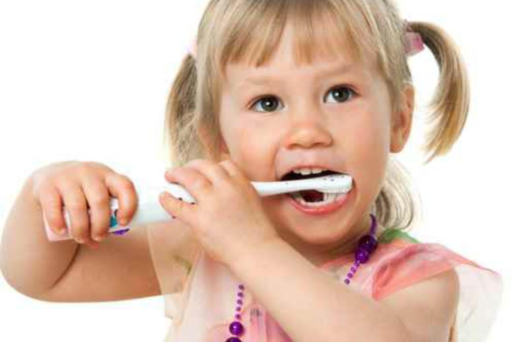الصحة الخليجي يكشف الخطوات السليمة لحماية أسنان الأطفال