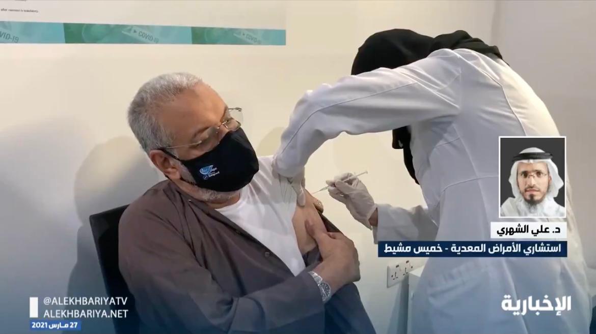 استشاري : إلزام الجميع بأخذ لقاح كورونا يوصلنا لبر الأمان