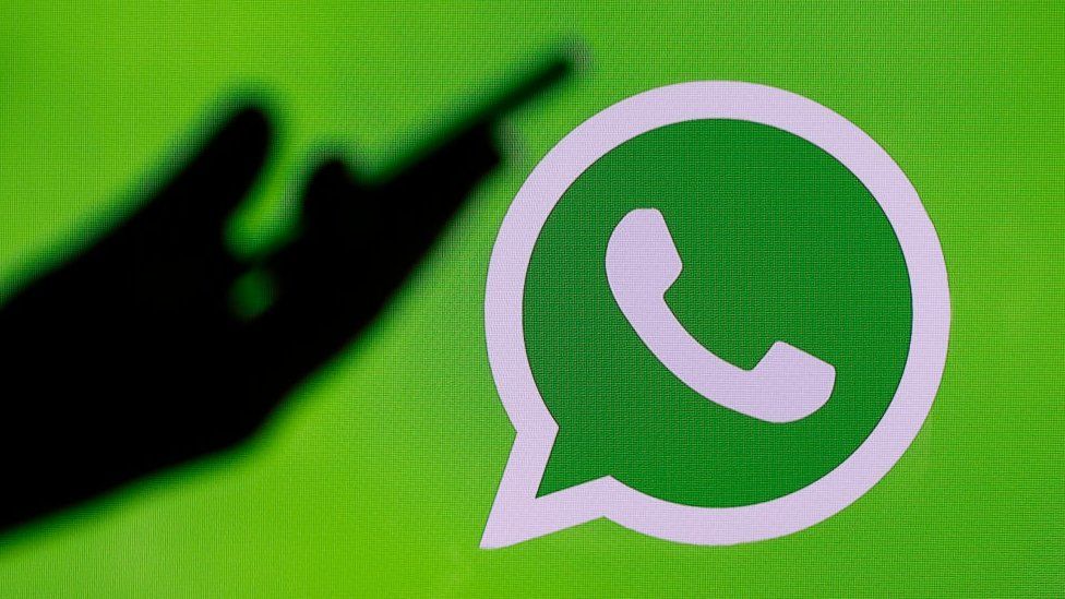 WhatsApp يحذر مستخدميه من انقطاع الخدمة