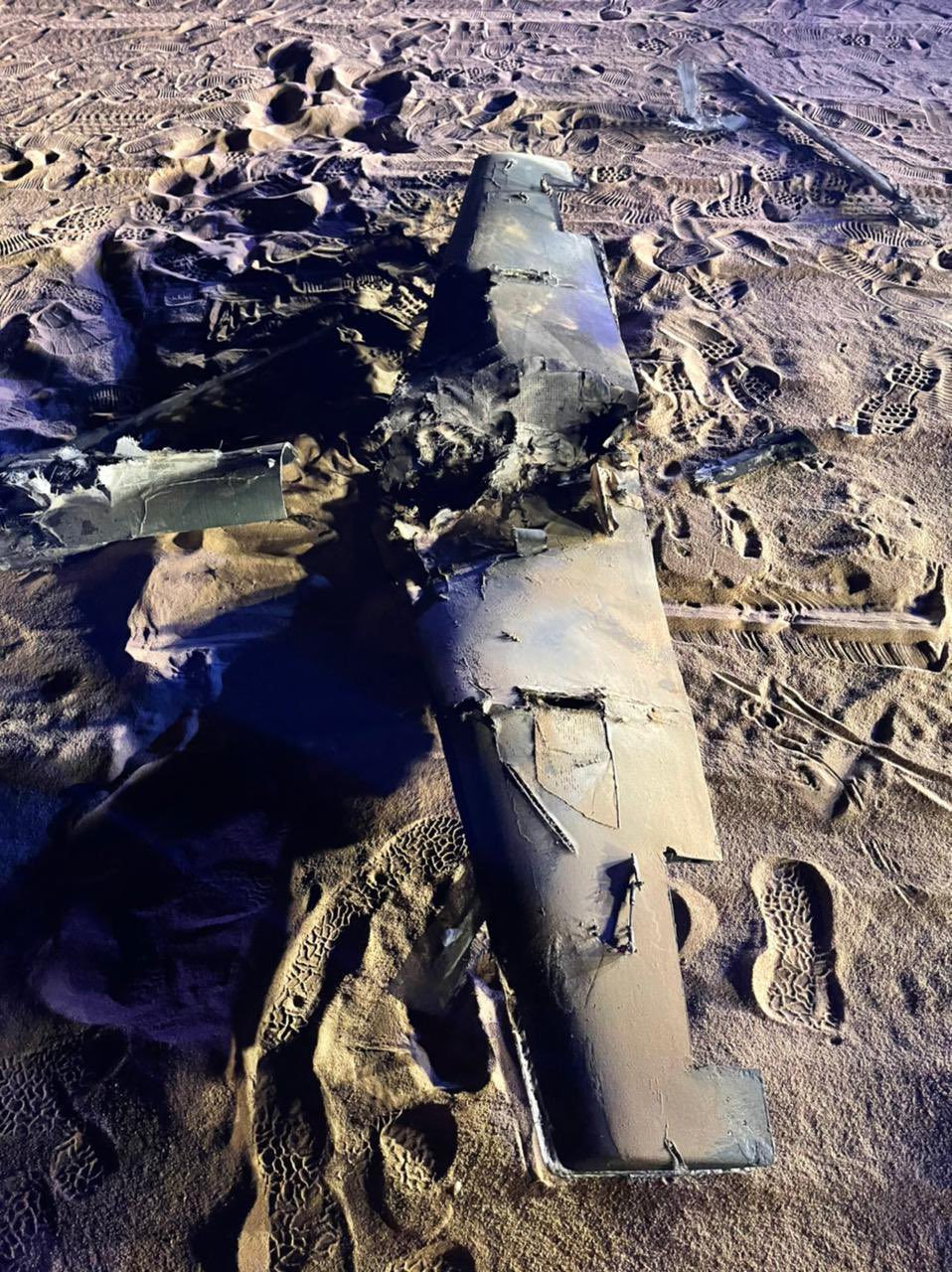 الدفاع تنشر صور تدمير طائرات حوثية مفخخة استهدفت الأعيان المدنية