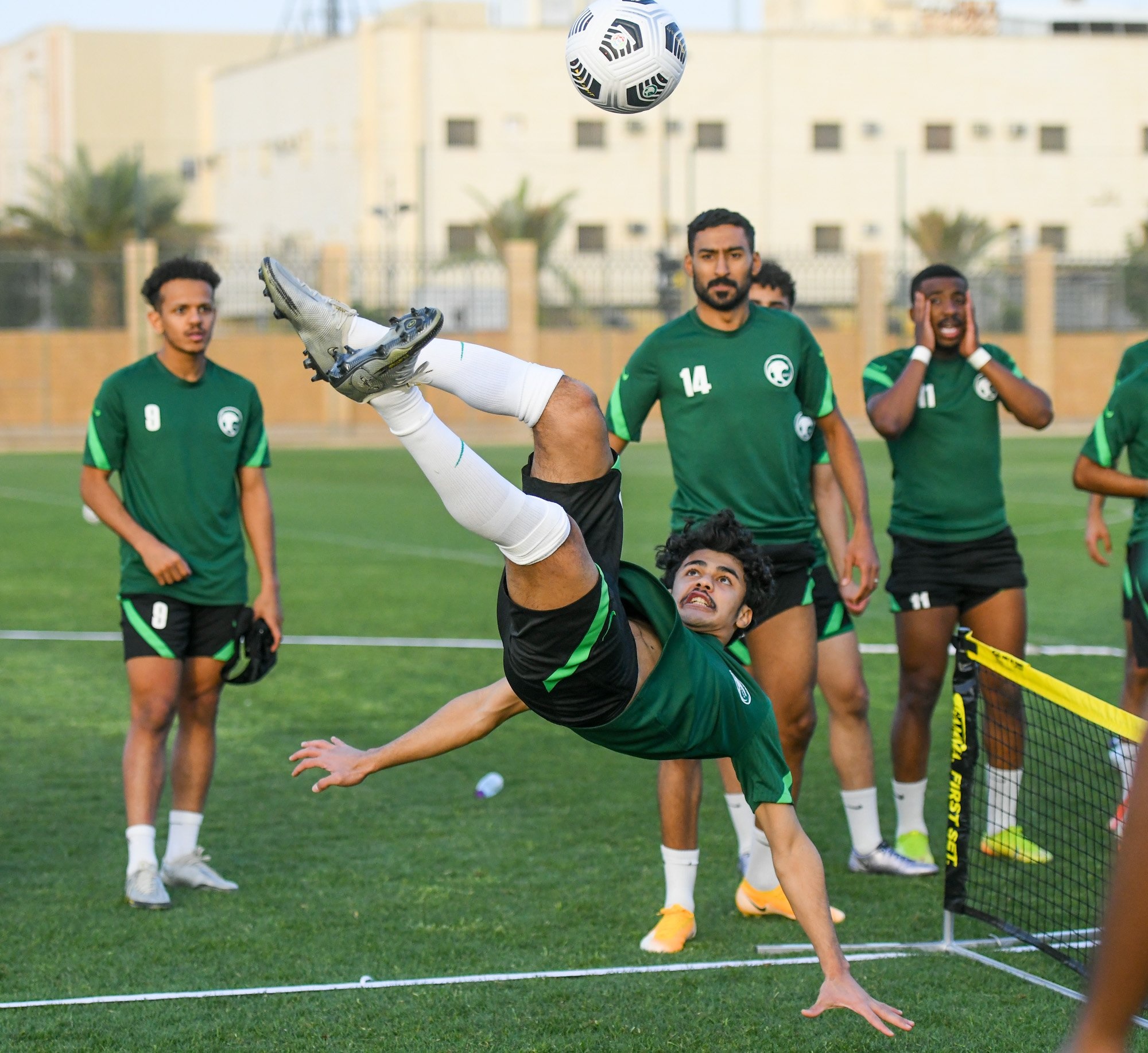 المنتخب السعودي يواصل استعداداته واستبعاد آل سليس