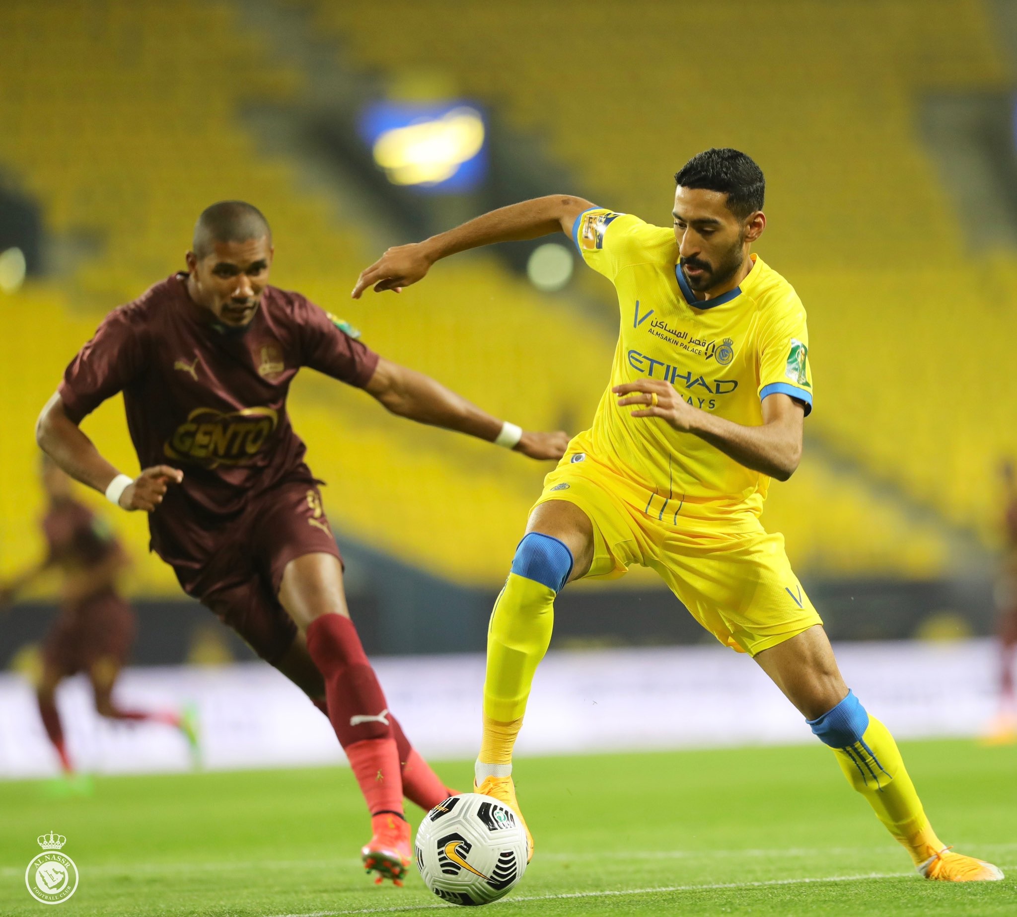 النصر يتقدم على العين بهدف في الشوط الأول