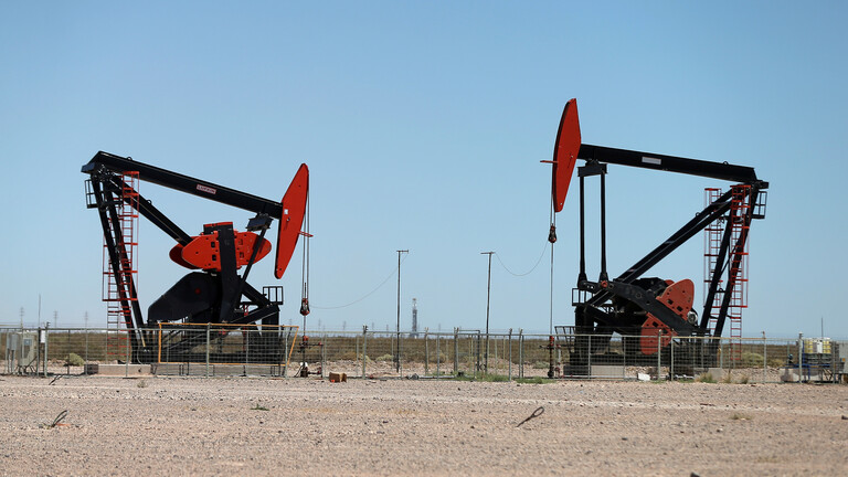 انخفاض أسعار النفط بسبب موجة إصابات بـ كوفيد-19