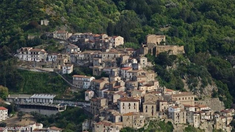 بلدة في إيطاليا تطرح المنازل بـ يورو واحد ! (1)