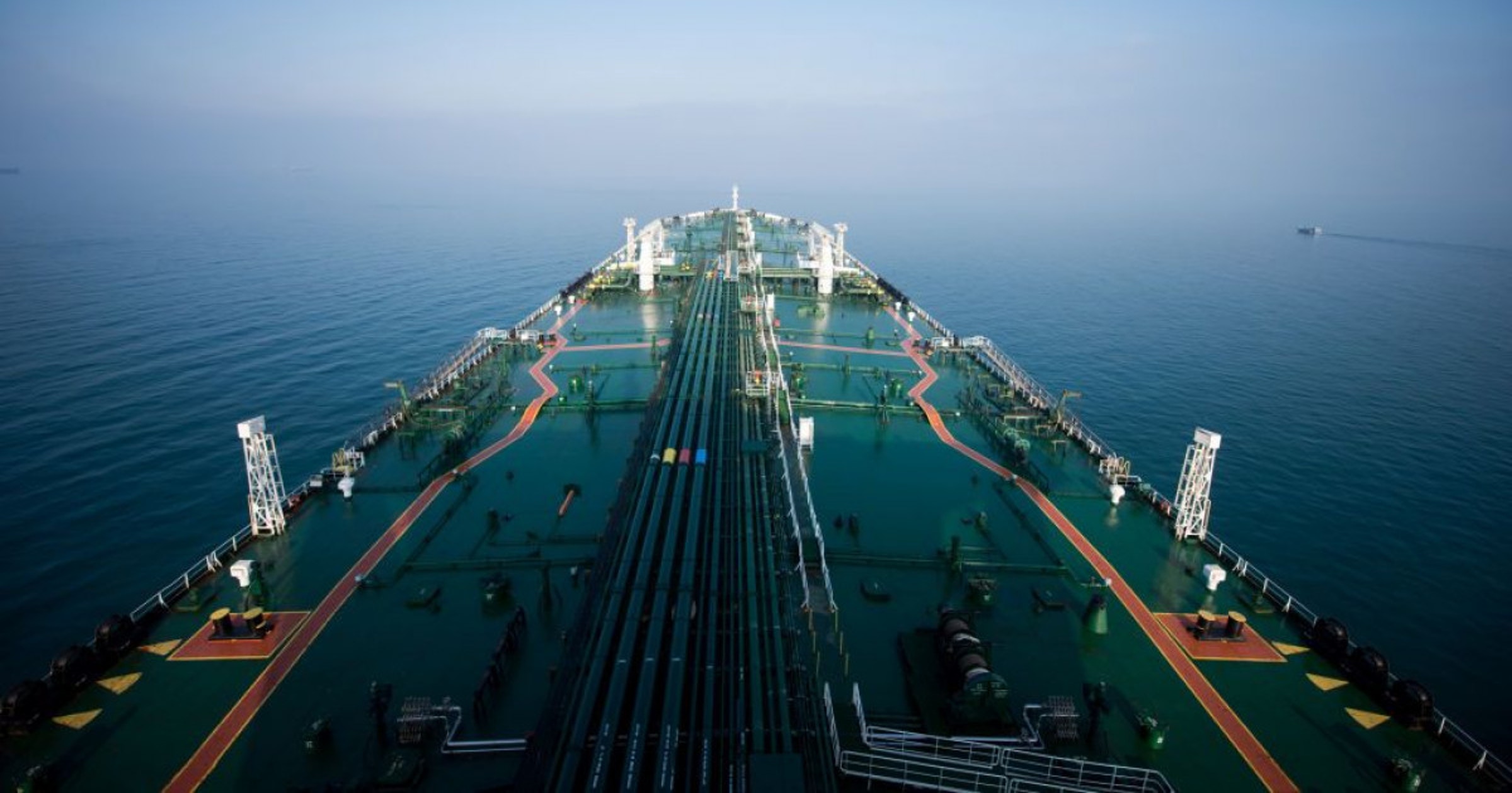 بلومبرغ: إيران تهرب كميات قياسية من النفط لدولة آسيوية