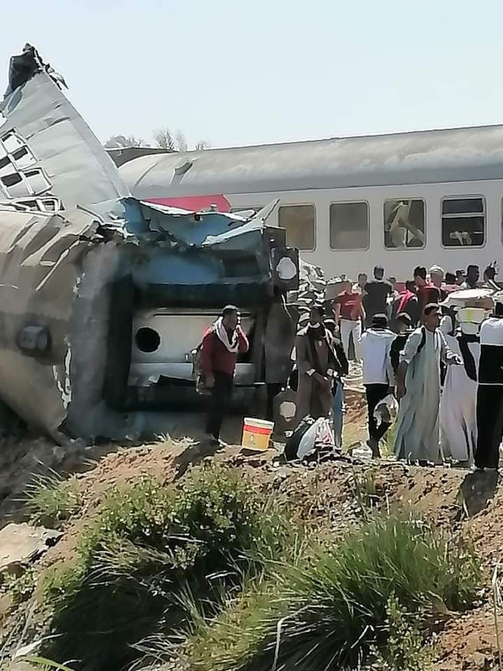 تصادم قطارين في مصر يقتل 32 ويصيب 66 آخرين