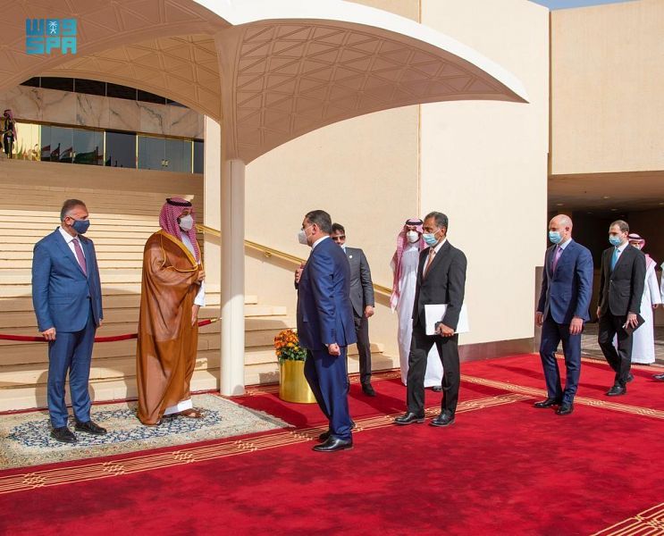 رئيس وزراء العراق يصل المملكة ومحمد بن سلمان في مقدمة مستقبليه