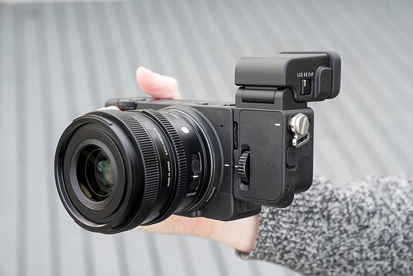شركة يابانية تعلن عن أفضل كاميرا لعشاق التصوير الاحترافي (2)