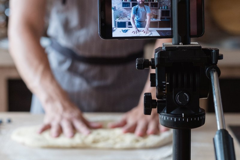 فيديو طبخ يكشف عضوًا في أكبر مافيا إيطالية !