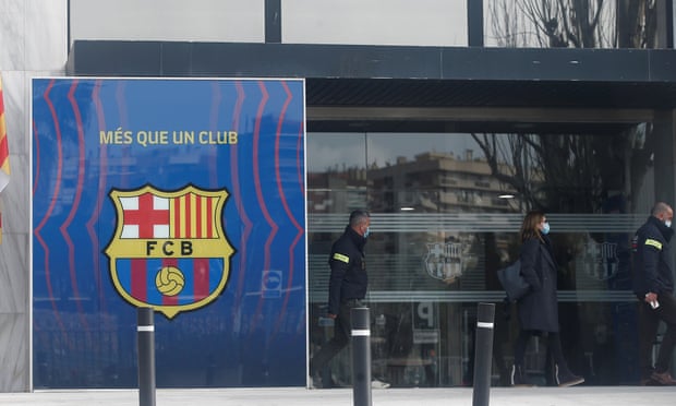 فيديو.. لحظة اعتقال رئيس نادي برشلونة السابق