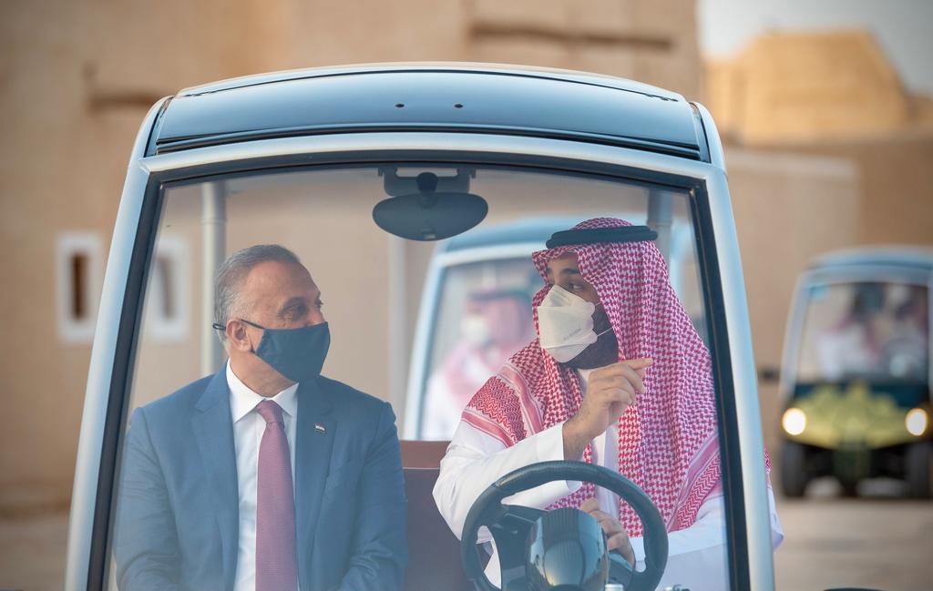 محمد بن سلمان يصطحب رئيس وزراء العراق في جولة بحي الطريف التاريخي