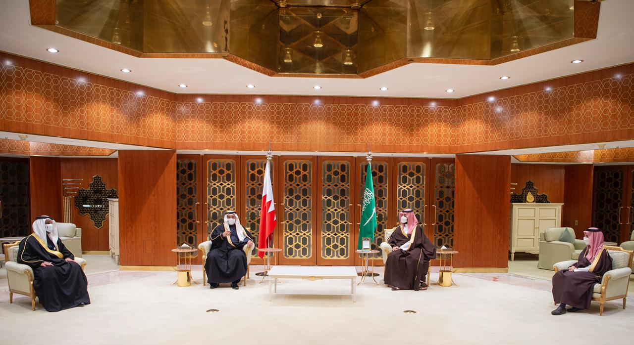 محمد بن سلمان يستعرض العلاقات الثنائية ومجالات التعاون مع ولي عهد البحرين في الرياض