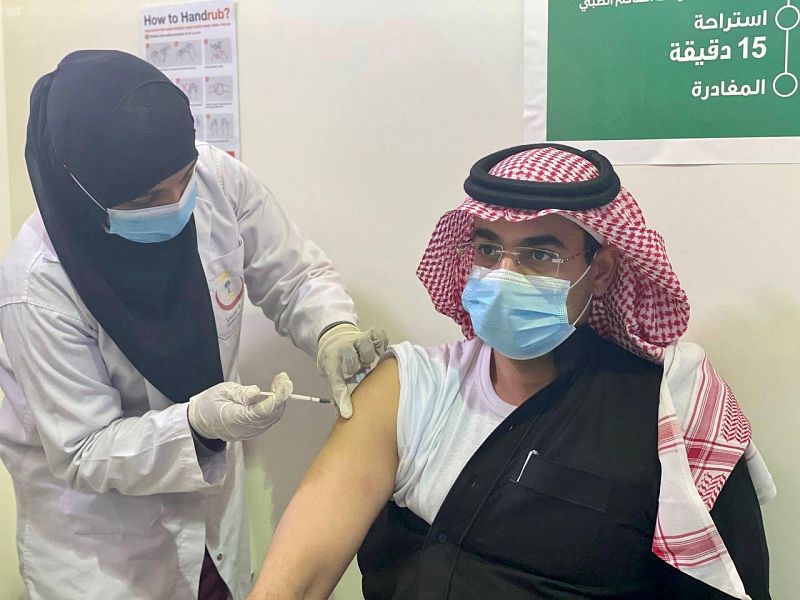 انطلاق حملة التطعيم ضد كورونا لمنسوبي إمارة جازان
