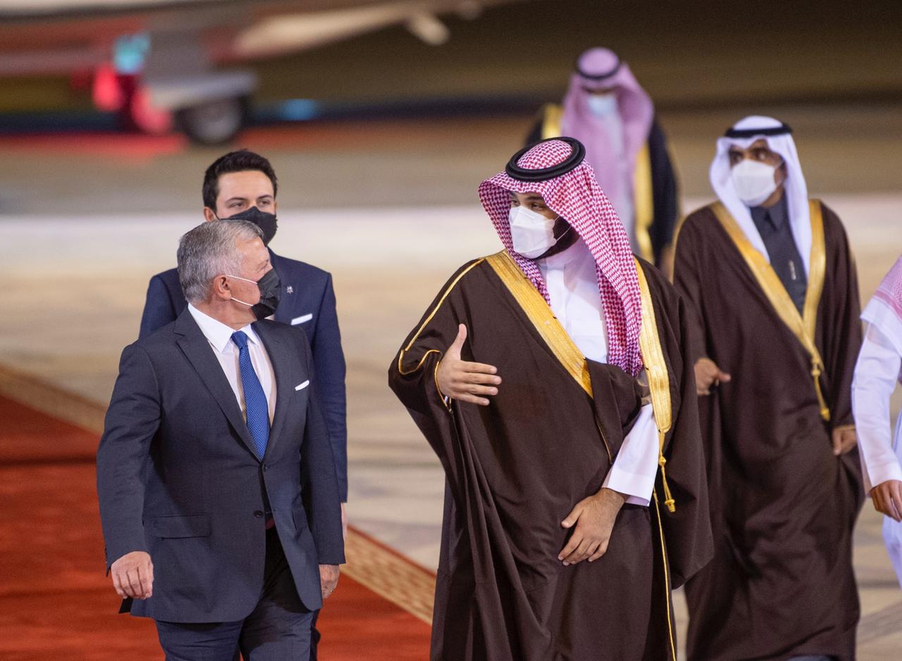 محمد بن سلمان في مقدمة مستقبلي ملك الأردن لدى وصوله إلى الرياض