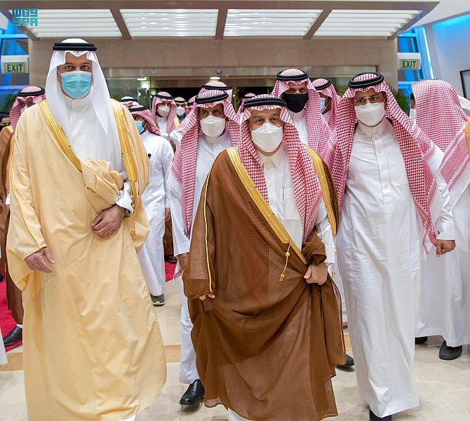 نيابة عن الملك سلمان .. أمير الرياض يرعى حفل سباق نادي سباقات الخيل