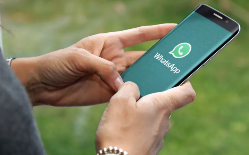 WhatsApp يحذر مستخدميه من انقطاع الخدمة