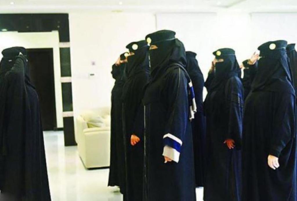 وزارة الداخلية تواصل مسيرة تمكين المرأة السعودية