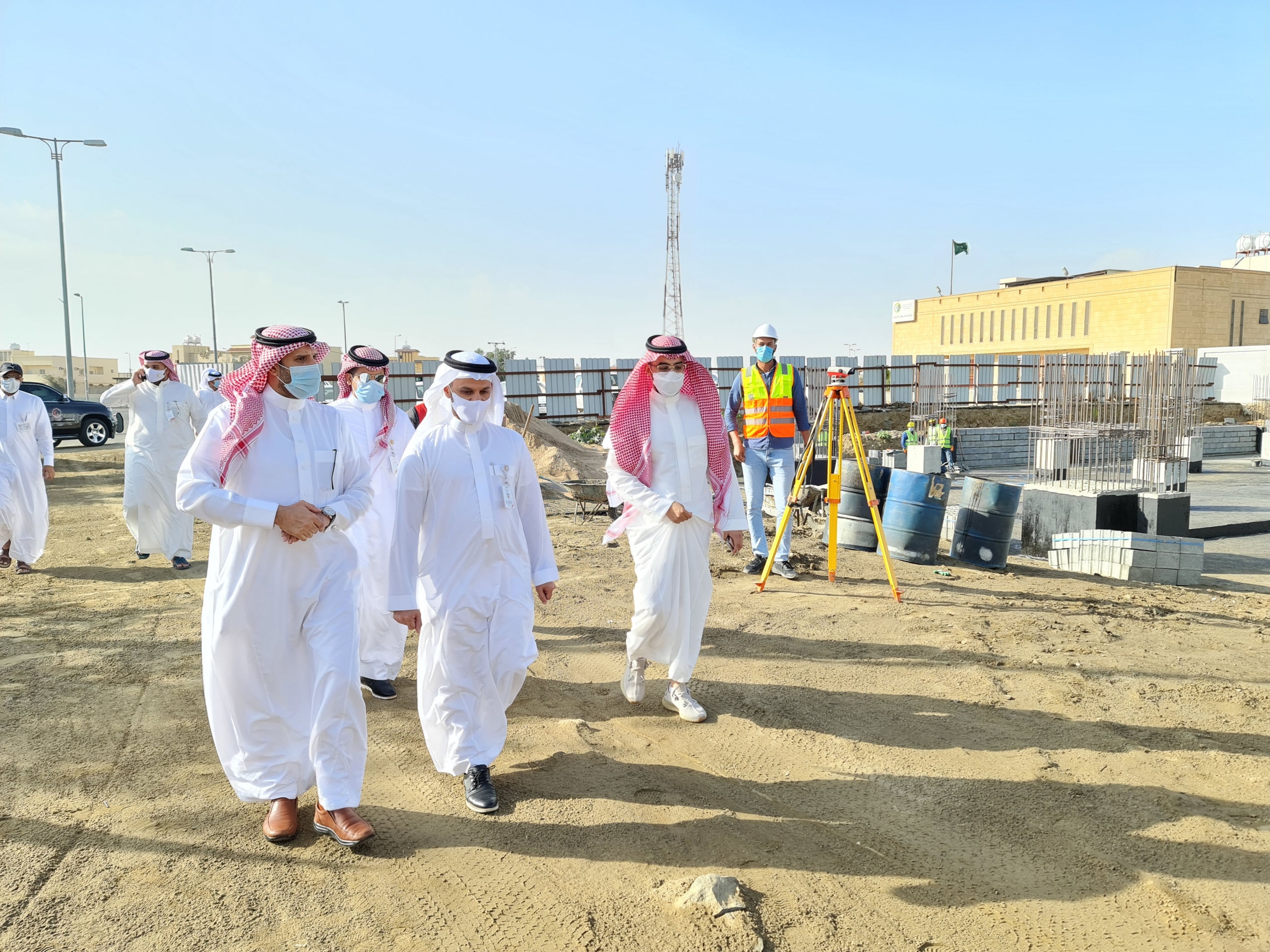 رئيس الهلال الأحمر يتفقد مشروعي إدارة التدريب والتموين الطبي الجديد بعسير