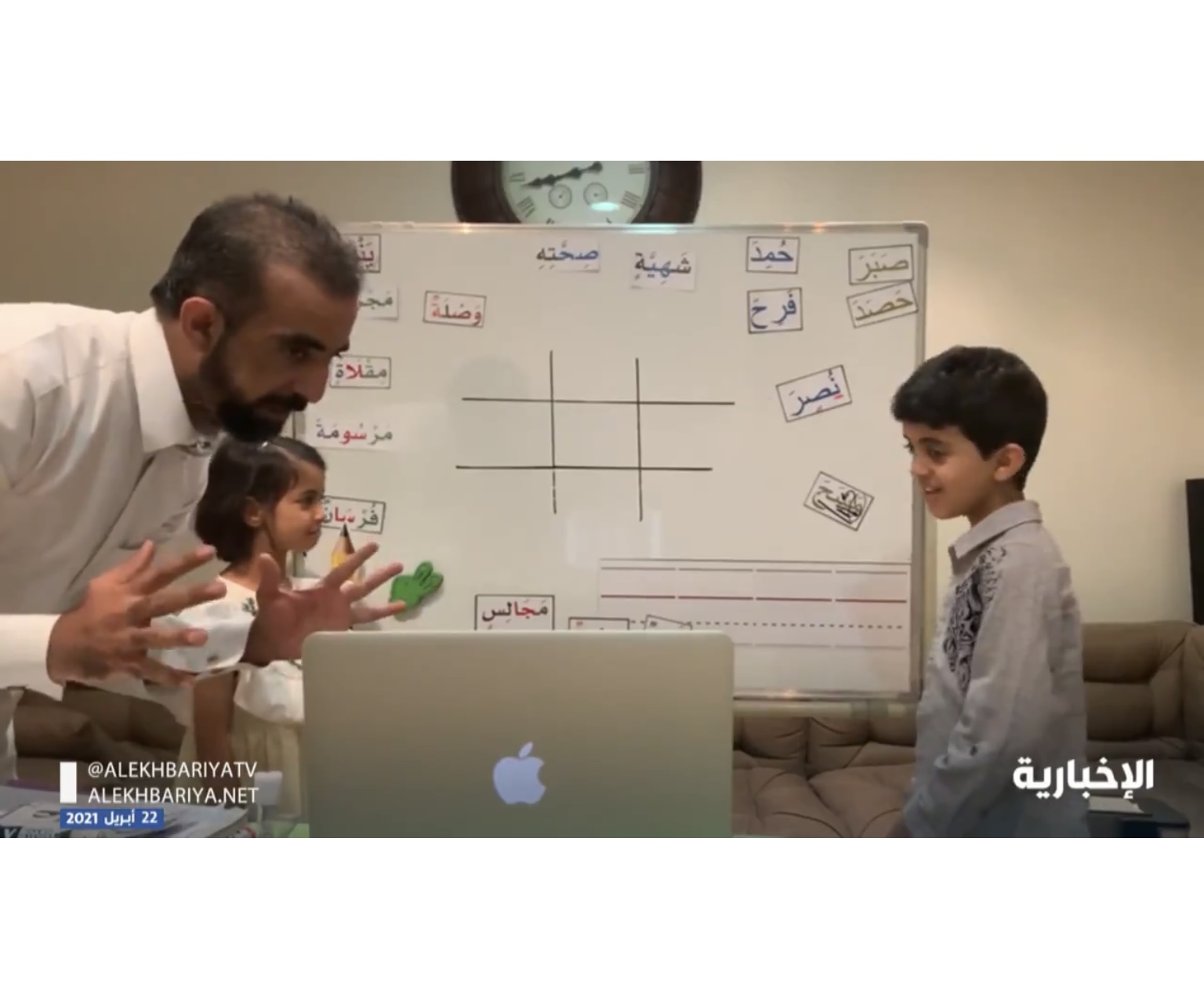 معلم سعودي يبدع عبر منصة مدرستي ومشاهداته بالملايين على يوتيوب