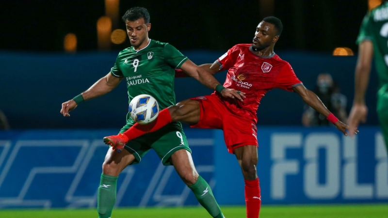 عمر السومة لاعب الأهلي ضد الدحيل