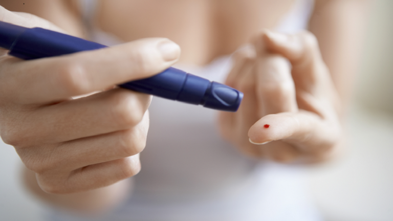 8 علامات تنذر بارتفاع نسبة السكر في الدم