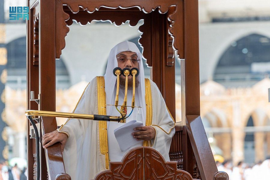 خطيب المسجد الحرام : يجب ألّا يكون صيامكم صيام عادة