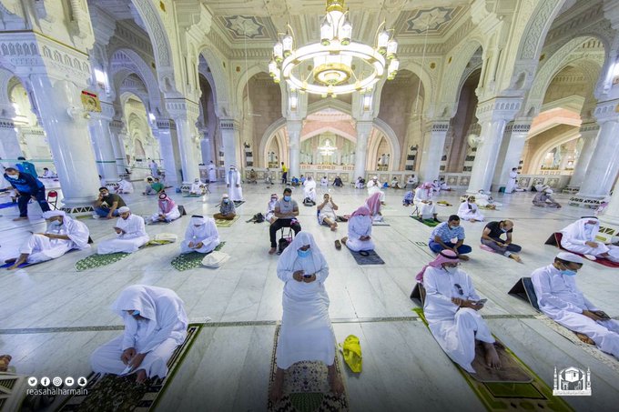 تدشين النقل الصوتي للدروس العلمية المسجلة بالمسجد الحرام