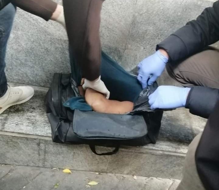 شاهد.. العثور على أشلاء بشرية في حقيبة بأحد شوارع لبنان