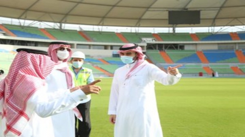 وزير الرياضة في ملعب عبدالله الفيصل