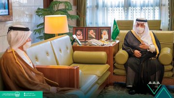 أمير الرياض يستقبل القائم بالأعمال في سفارة دولة قطر