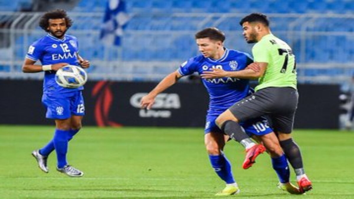 الهلال يتفوق على أجمك بـ ثنائية بالشوط الأول