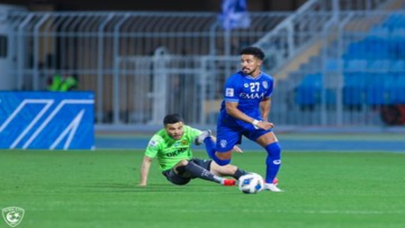 هتان باهبري في مباراة الهلال وأجمك