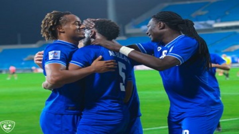 جوميز مع لاعبي الهلال