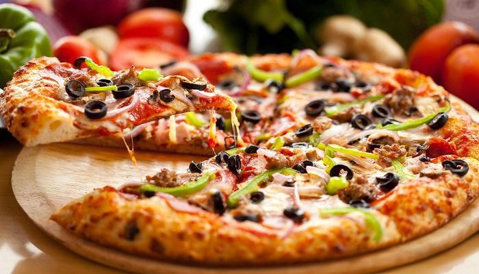 شطيرة بيتزا تغرم مطعمًا 5 ملايين دولار في أمريكا