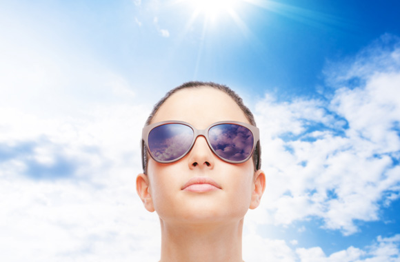 كيف تفرق بين النظارة الشمسية الأصلية والمقلدة؟