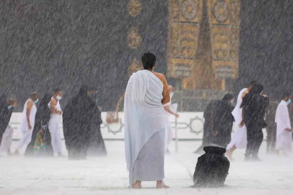 لقطات توثق أمطار الخير على مكة المكرمة