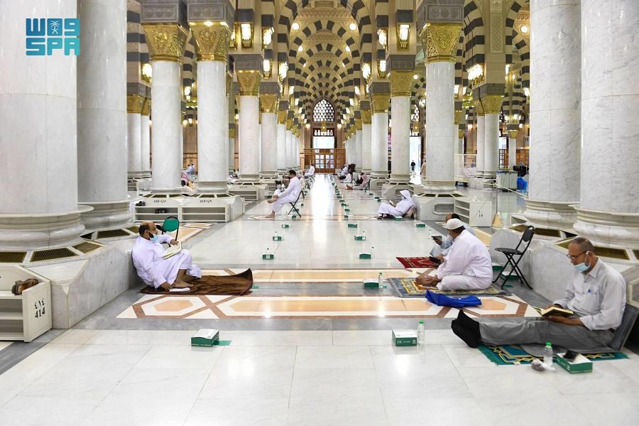 لقطات من إفطار قاصدي المسجد النبوي أول أيام رمضان