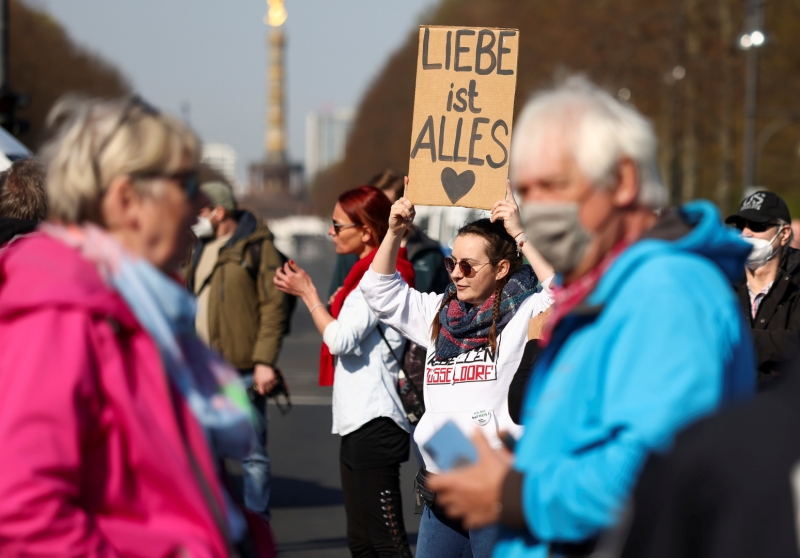 احتجاجات واسعة في ألمانيا بسبب كورونا 