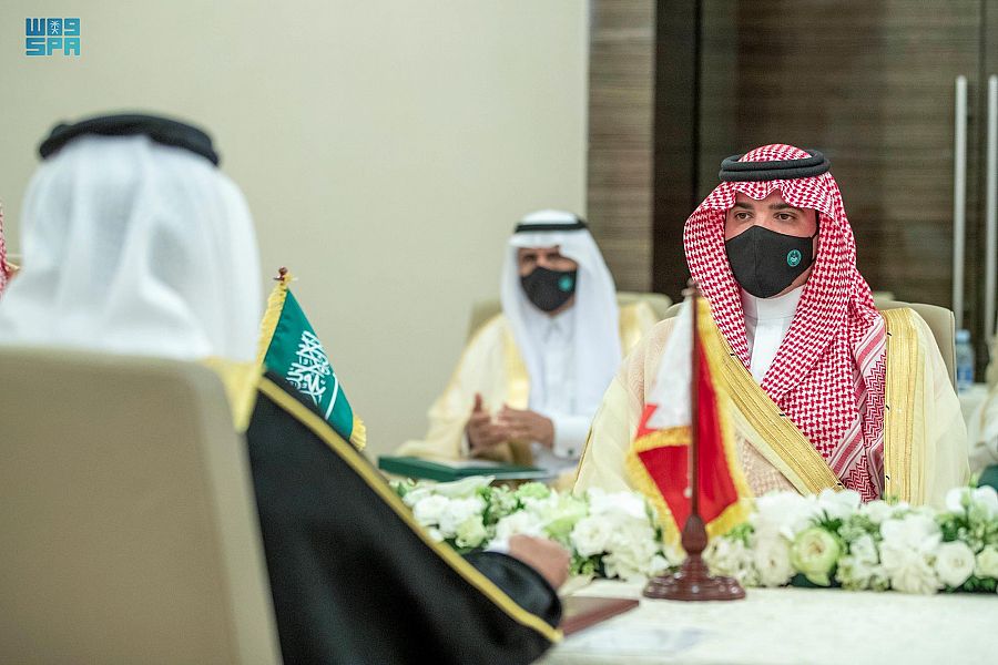 عبدالعزيز بن سعود ووزير الداخلية البحريني يرأسان الاجتماع الأول للجنة التنسيق الأمني