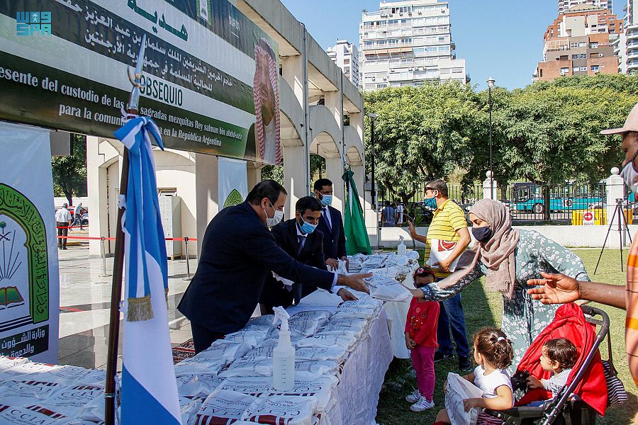 الشؤون الإسلامية تدشن هدية الملك سلمان من التمور في الأرجنتين