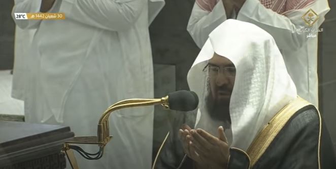 فيديو.. الشيخ السديس يغالب دموعه في صلاة الوتر الأولى في رمضان