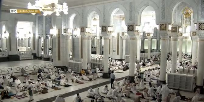 فيديو.. صلاة العشاء الأولى من رمضان في المسجد الحرام