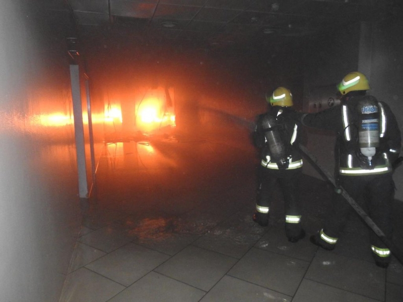 المدني يخمد حريقًا في أحد المجمعات التجارية بالرياض - المواطن