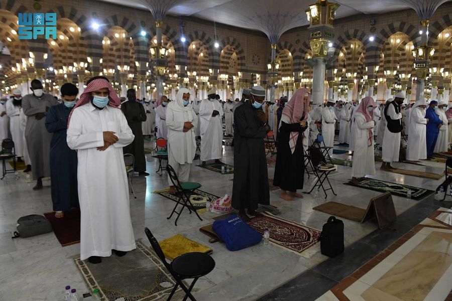 لقطات من الصلاة التراويح في أول ليلة من رمضان بالمسجد النبوي
