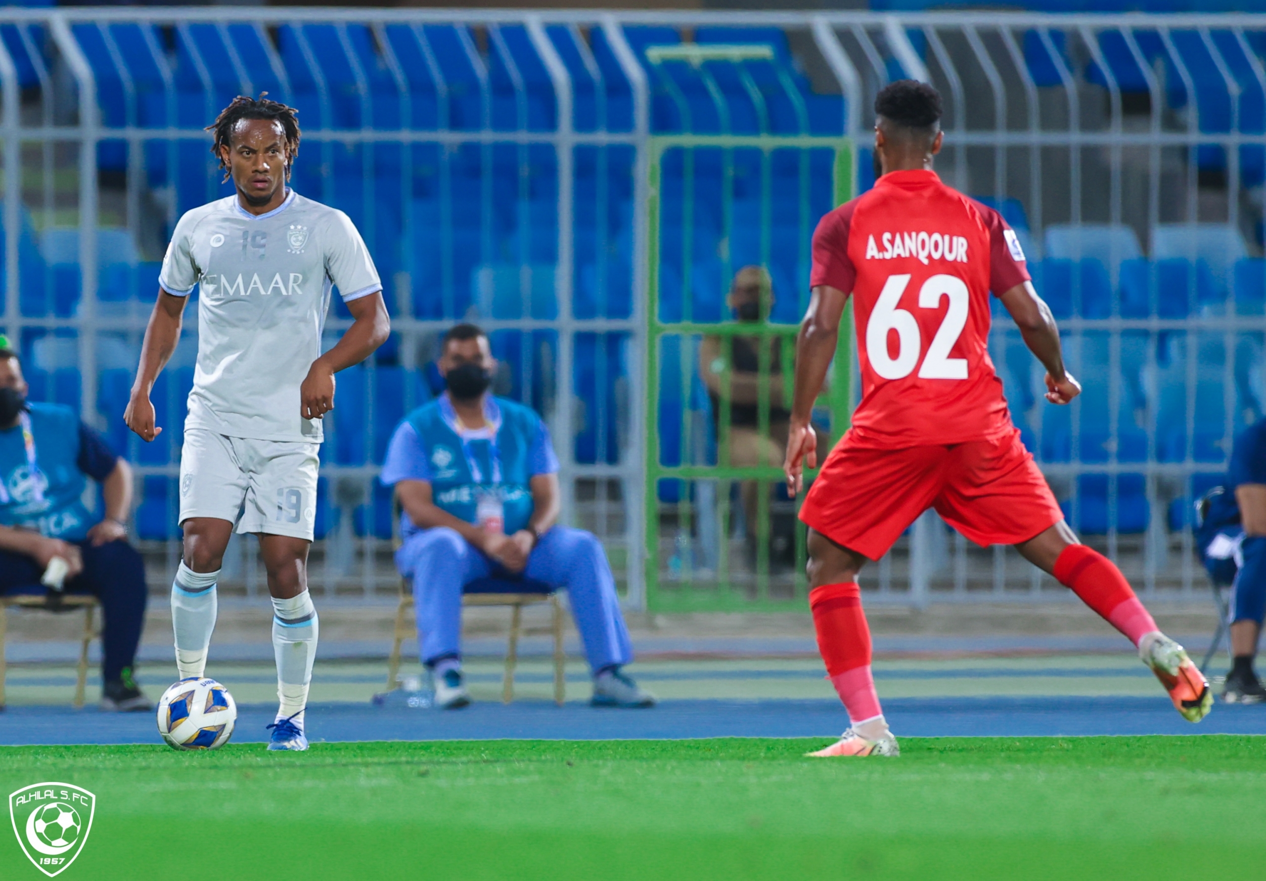 الهلال يتألق ضد شباب الأهلي